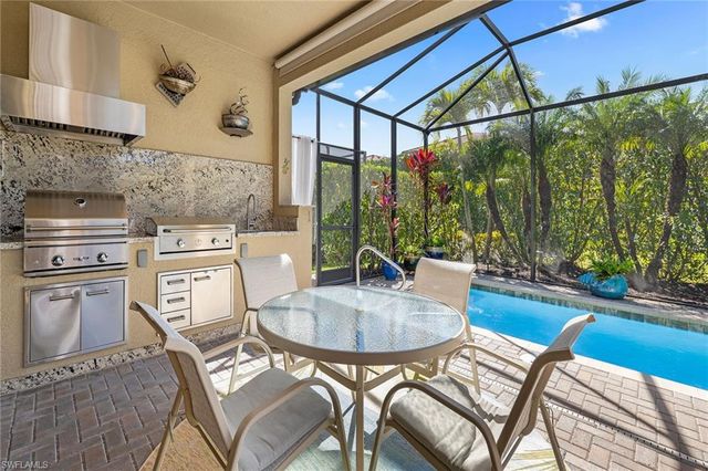 1286 Manado DR, Naples, FL 34113