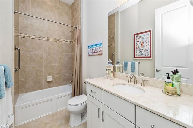 1286 Manado DR, Naples, FL 34113