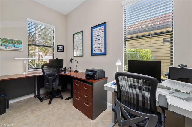 1286 Manado DR, Naples, FL 34113