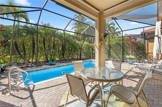 1286 Manado DR, Naples, FL 34113