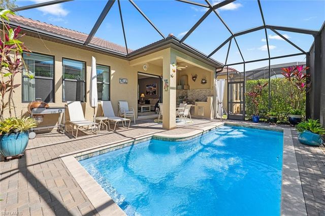 1286 Manado DR, Naples, FL 34113