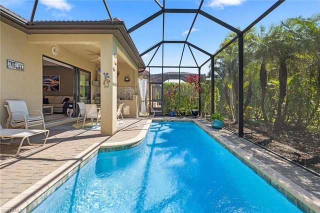 1286 Manado DR, Naples, FL 34113