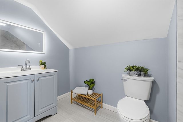 22 Balmoral Ct, Seekonk, MA 02771