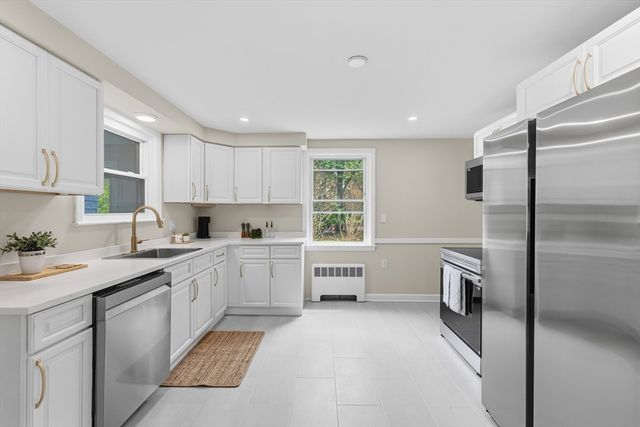 22 Balmoral Ct, Seekonk, MA 02771