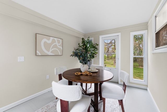 22 Balmoral Ct, Seekonk, MA 02771