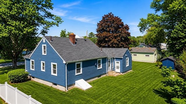 22 Balmoral Ct, Seekonk, MA 02771