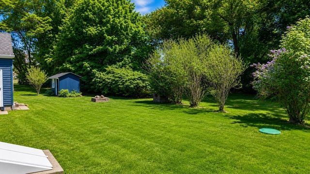 22 Balmoral Ct, Seekonk, MA 02771