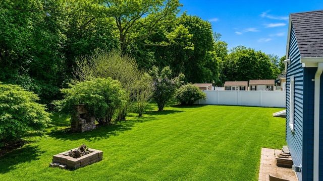 22 Balmoral Ct, Seekonk, MA 02771