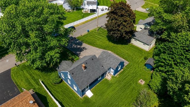 22 Balmoral Ct, Seekonk, MA 02771