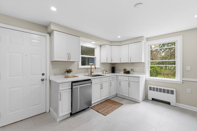 22 Balmoral Ct, Seekonk, MA 02771