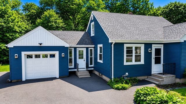 22 Balmoral Ct, Seekonk, MA 02771
