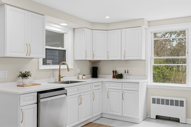 22 Balmoral Ct, Seekonk, MA 02771