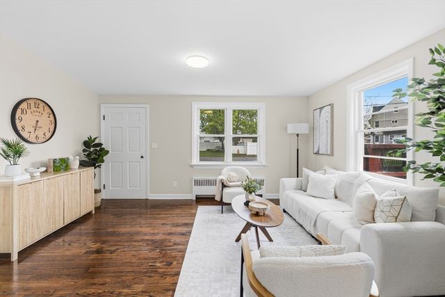 22 Balmoral Ct, Seekonk, MA 02771