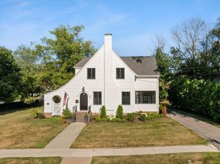 8 Chilton Rd, Brockton, MA 02301