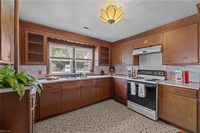 1721 Chesapeake DR, Chesapeake, VA 23324