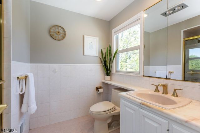 29 Bradford Ave, West Orange Twp., NJ 07052