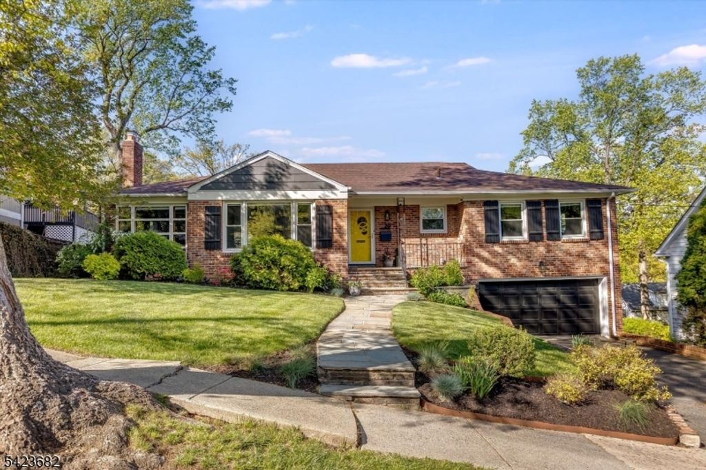 29 Bradford Ave, West Orange Twp., NJ 07052