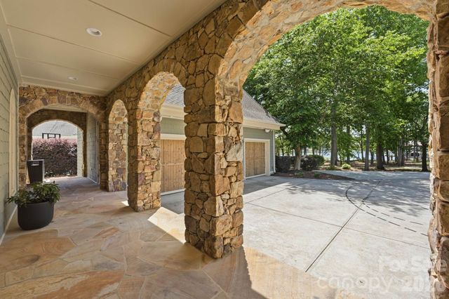 3900 Channel Pointe Lane, Denver, NC 28037