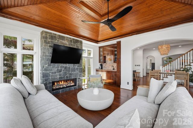 3900 Channel Pointe Lane, Denver, NC 28037