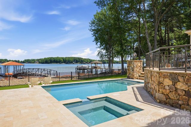 3900 Channel Pointe Lane, Denver, NC 28037