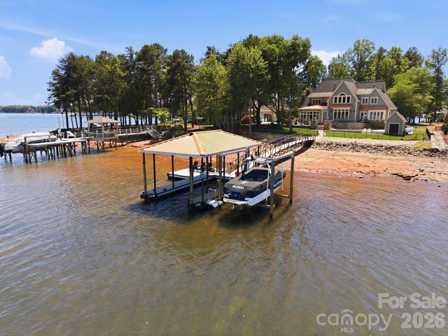 3900 Channel Pointe Lane, Denver, NC 28037