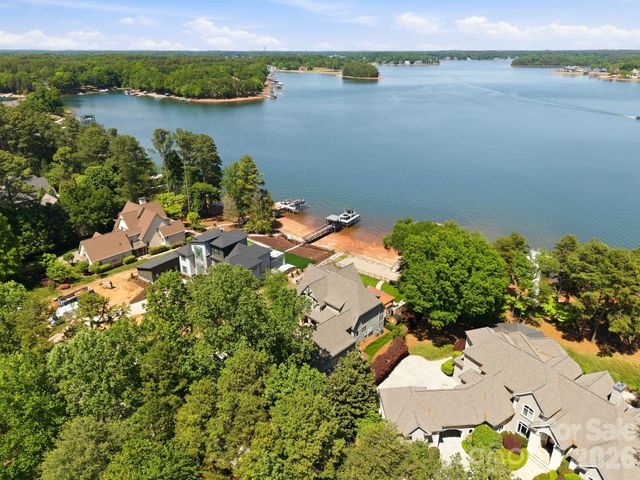 3900 Channel Pointe Lane, Denver, NC 28037