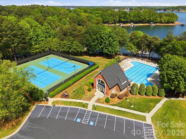 3900 Channel Pointe Lane, Denver, NC 28037