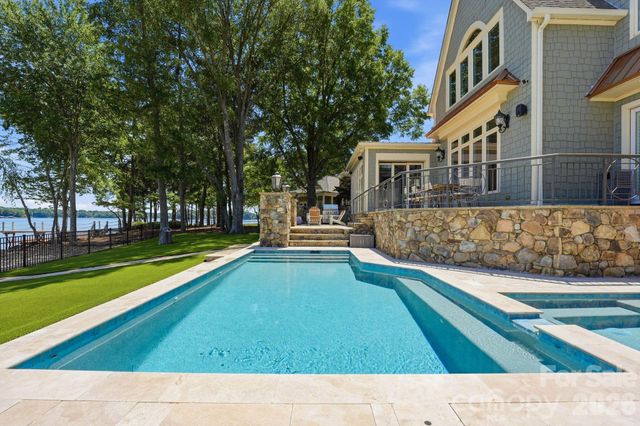 3900 Channel Pointe Lane, Denver, NC 28037