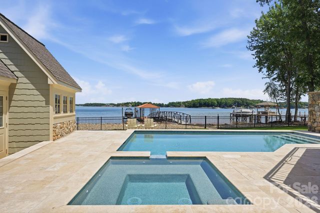 3900 Channel Pointe Lane, Denver, NC 28037