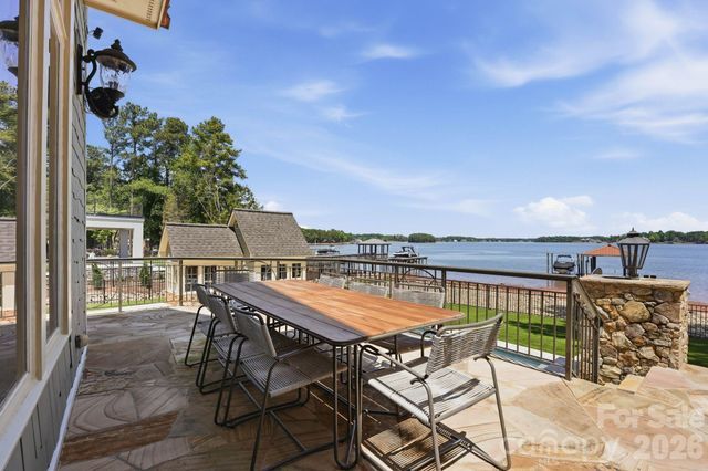 3900 Channel Pointe Lane, Denver, NC 28037