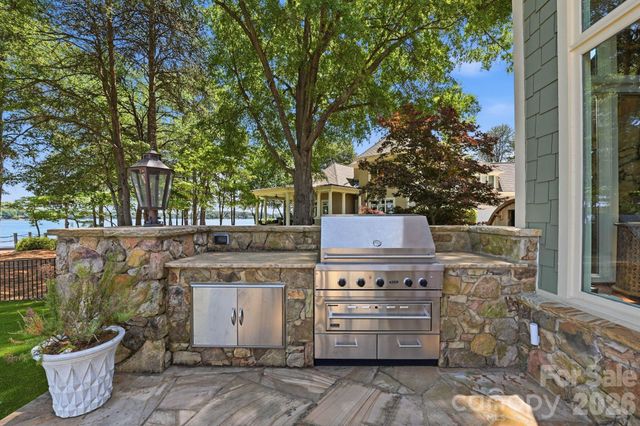 3900 Channel Pointe Lane, Denver, NC 28037