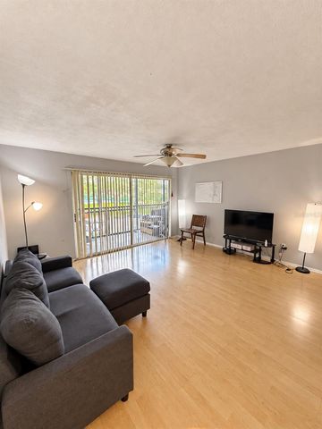 4209 WINDING MOSS TRAIL 201, Tampa, FL 33613