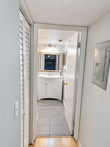 4209 WINDING MOSS TRAIL 201, Tampa, FL 33613