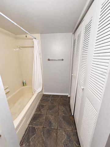 4209 WINDING MOSS TRAIL 201, Tampa, FL 33613