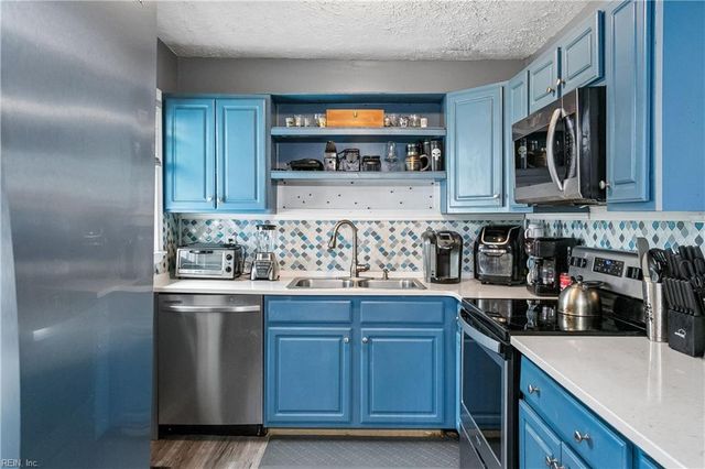 125 Patrician DR, Hampton, VA 23666