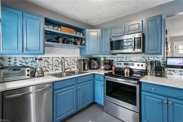 125 Patrician DR, Hampton, VA 23666