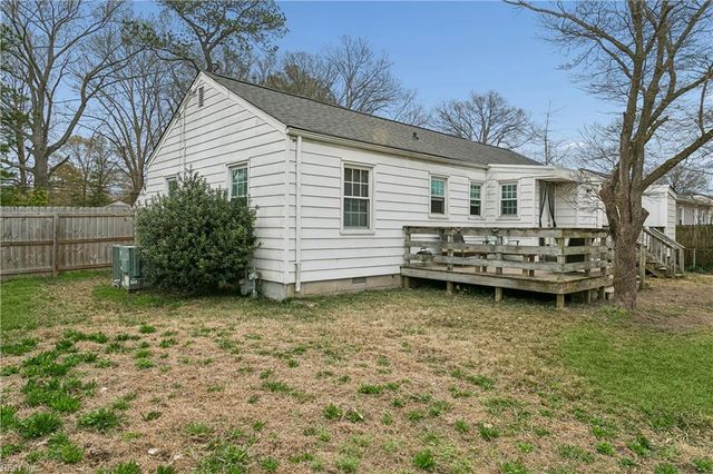 125 Patrician DR, Hampton, VA 23666