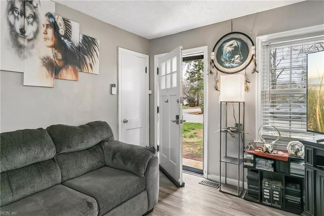 125 Patrician DR, Hampton, VA 23666