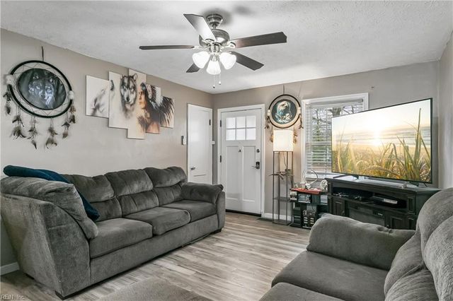 125 Patrician DR, Hampton, VA 23666
