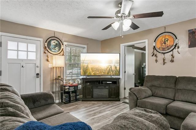 125 Patrician DR, Hampton, VA 23666
