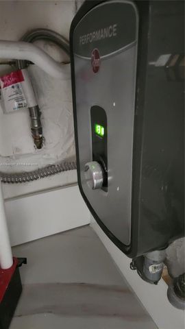 832 NW 16th Ter, Fort Lauderdale, FL 33311