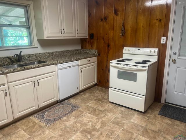 302 E Carolanne, Marshall, TX 75672