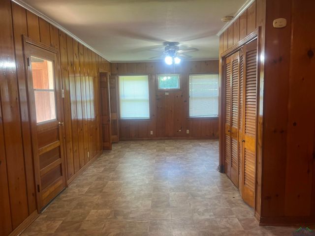 302 E Carolanne, Marshall, TX 75672