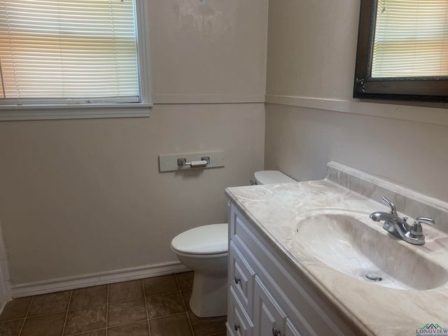 302 E Carolanne, Marshall, TX 75672