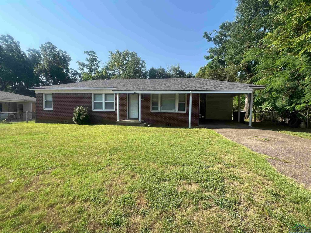 302 E Carolanne, Marshall, TX 75672