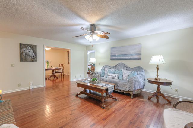 217 Amanda Dr, Bell Buckle, TN 37020