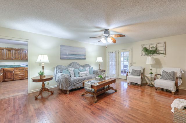 217 Amanda Dr, Bell Buckle, TN 37020