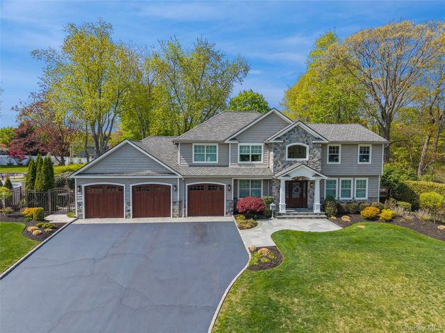 10 Kingfisher Drive, Smithtown, NY 11787