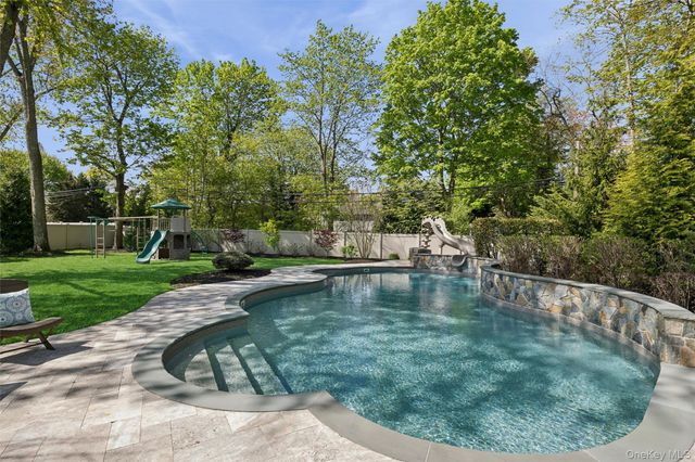 10 Kingfisher Drive, Smithtown, NY 11787