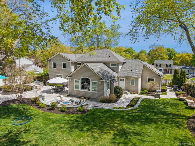 10 Kingfisher Drive, Smithtown, NY 11787